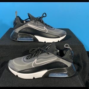 Nike Air Max 2090 Black - White - Metallic Silver